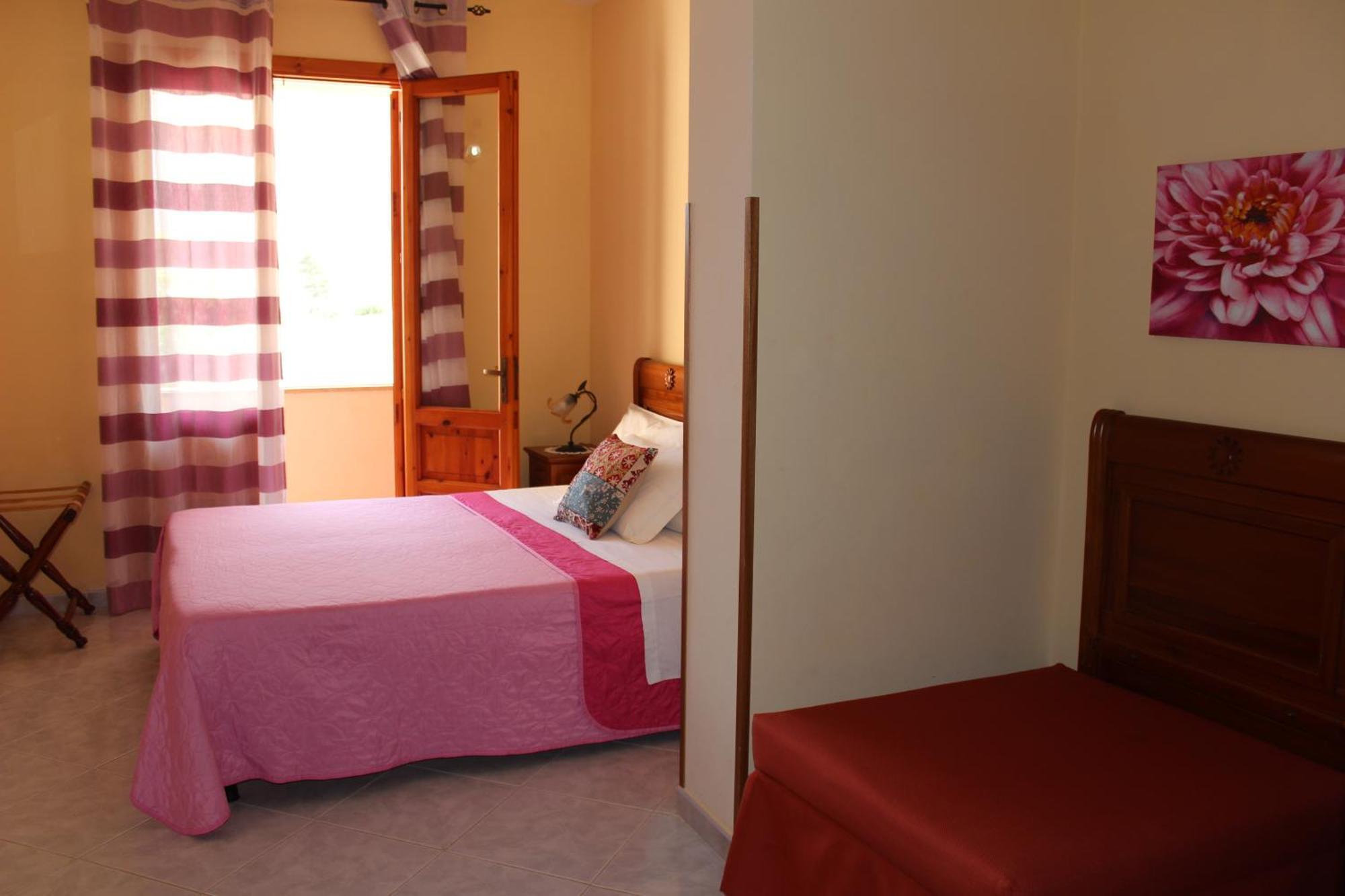 Raggio Di Sole Bed & Breakfast Macari Exteriör bild