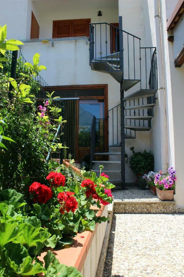 Raggio Di Sole Bed & Breakfast Macari Exteriör bild